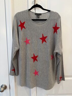 Two Twenty Five - Gray Knit Top with Red & Pink Star Motif